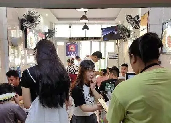 夏天营业现场